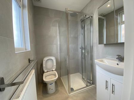 1 bedroom in a house share to rent - Photo 4