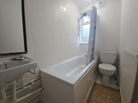 Canada Crescent, W3, Acton - Photo 2