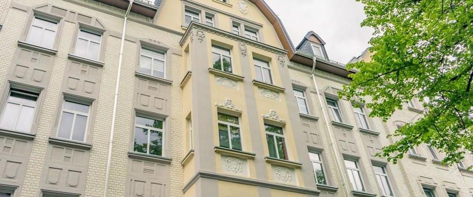Großzügige 3-Raum-Altbauwohnung mit Balkon - Photo 1