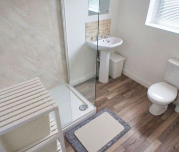 4 bedroom terraced house to rent - Photo 5