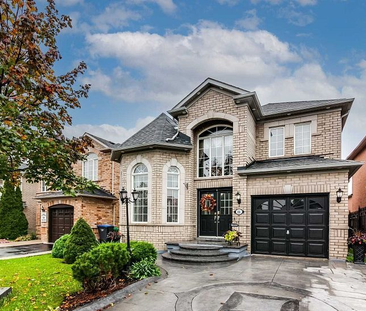 For Lease - 86 Queen Mary Drive, Brampton, Ontario - Photo 2