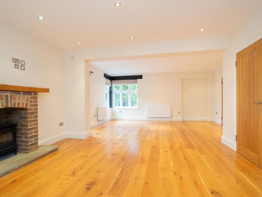 5 bedroom detached house to rent - Photo 1