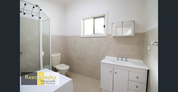 Fully Furnished Granny Flat - Photo 1