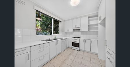 Oversized, Light-Filled Living in the Heart of Armadale - Photo 4