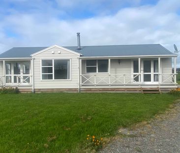 Three Bedroom Country Living Between Feilding & Palmerston North - Photo 1