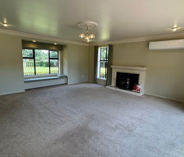 Executive Five Bedrooms Home In Karaka - Photo 3