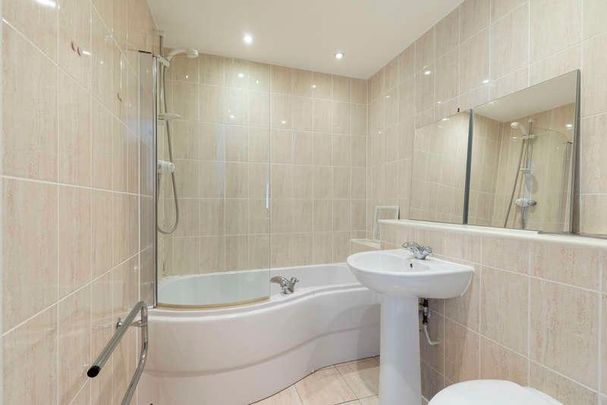 St James South, Jessop Avenue, Cheltenham, GL50 - Photo 1