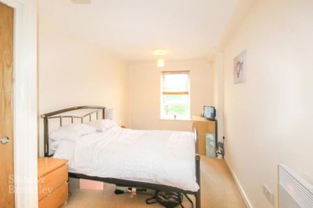 2 bedroom apartment to rent - Photo 4