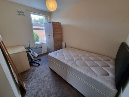 5 Bed Student Accommodation - Photo 3