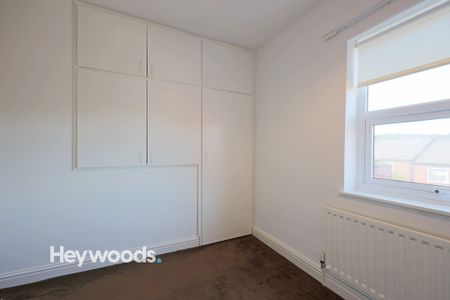 2 bed terraced house to rent in Legge Street, Newcastle-under-Lyme, Staffordshire - Photo 2