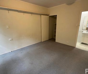 Unfurnished - 1 Bedroom Unit in a Prime Location. - Photo 5