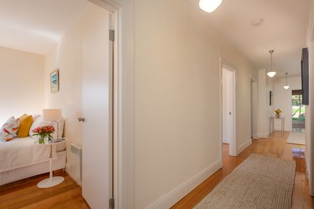 Stylish North Hobart Apartment - Prime Location - Photo 5