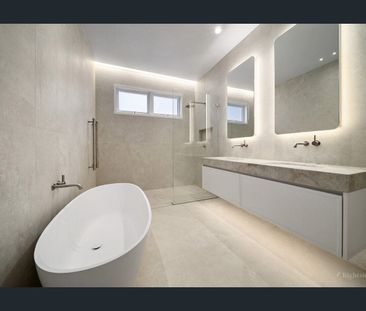Newly Renovated Luxury Home Moments from Manly Beach - Photo 6
