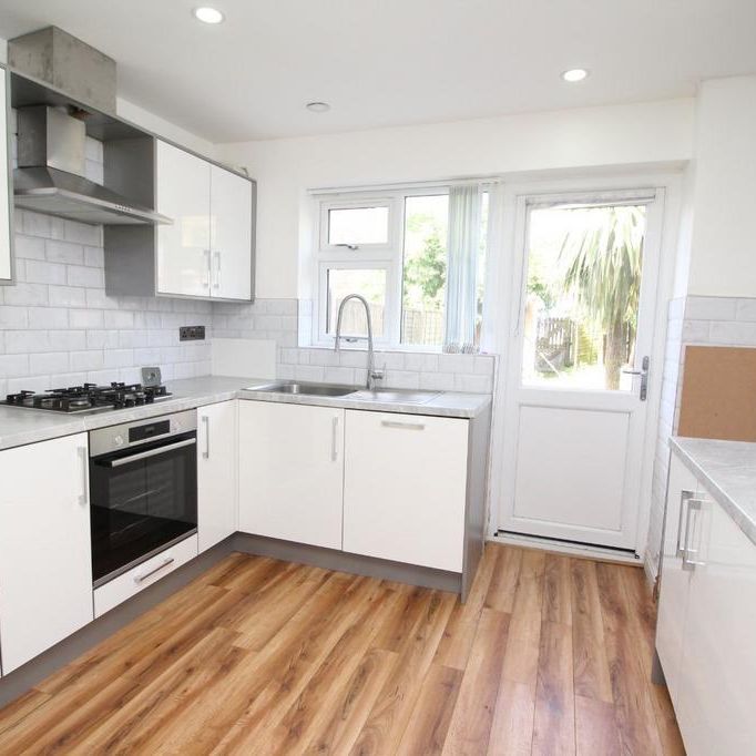 3 bedroom terraced house to rent - Photo 1