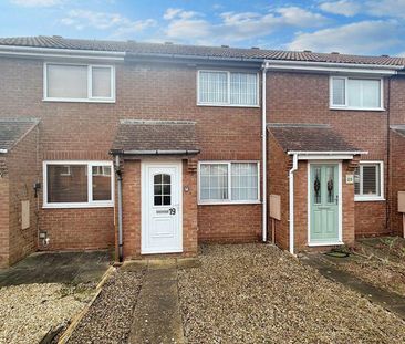 2 bed terraced house to rent in NE64 - Photo 2