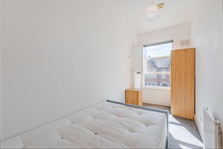 3 bedroom flat to rent - Photo 5