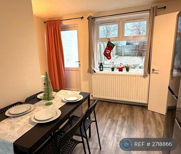 3 bedroom end of terrace house to rent - Photo 2