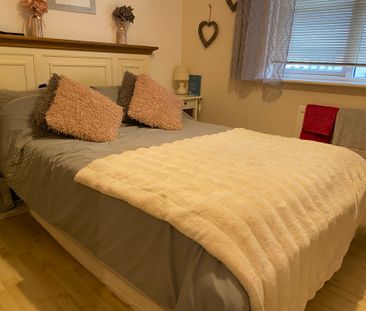 A two bedroom mid-terrace property with two double bedrooms, garage... - Photo 2