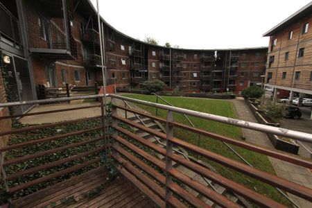 2 bedroom flat to rent - Photo 4