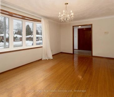 246 FORMAN AVENUE - Photo 2