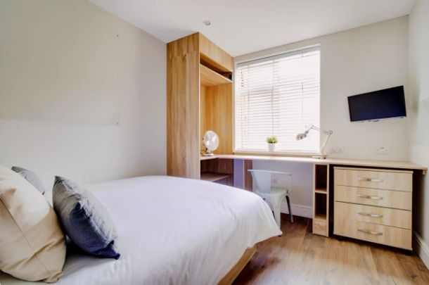 7 Bed 2 Bath - Photo 1