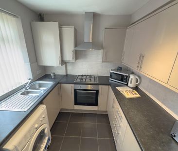 4 bedroom terraced house to rent - Photo 2