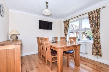 4 bedroom detached house to rent - Photo 2