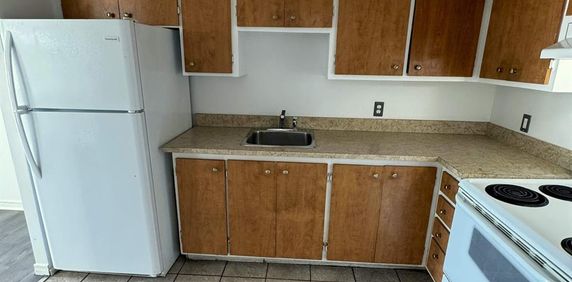 1 CH - 1 SDB - Côte Saint-Luc - $1,645 /mo - Photo 2