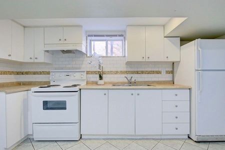 For Lease - 21 Alice Crescent, Toronto, Ontario - Photo 3