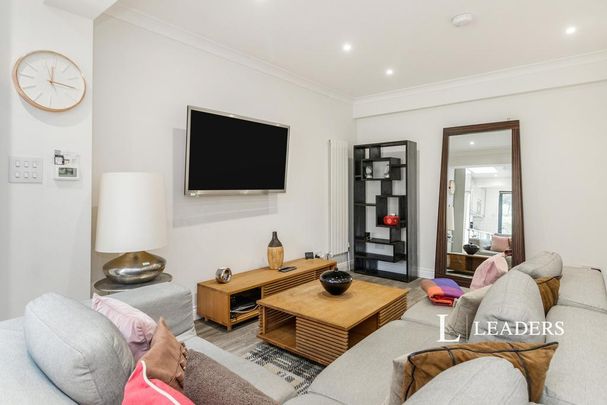 5 bedroom terraced house to rent - Photo 1