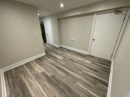 For Lease - 262 Annette Street Unit# Lower, Toronto, Ontario - Photo 4