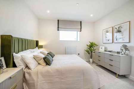 Chertsey, Surrey, KT16 - Photo 3