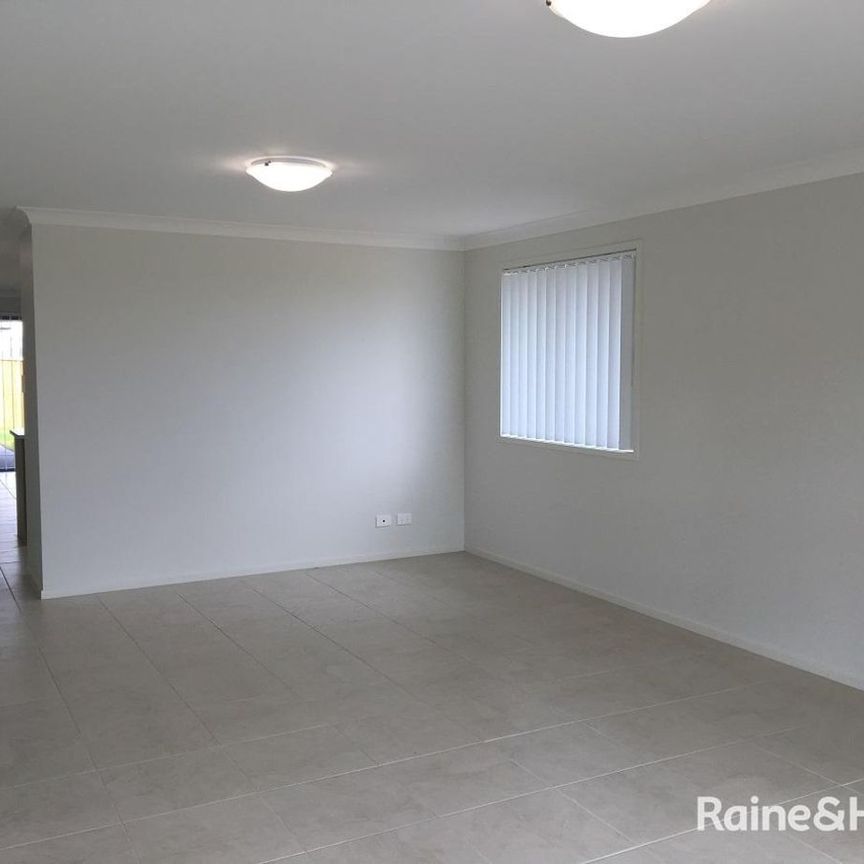 MODERN & SPACIOUS FAMILY HOME - Photo 1