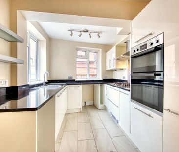 4 bedroom semi-detached house to rent - Photo 2