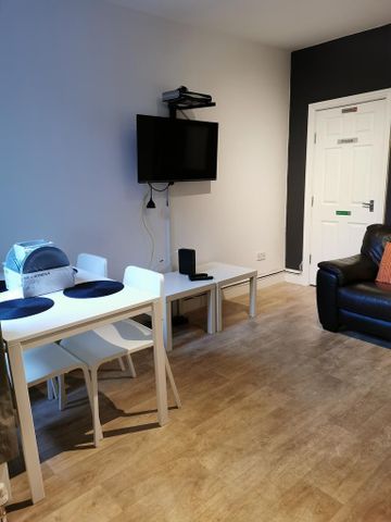 1 bedroom in a house share to rent - Photo 3