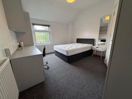 4 bedroom terraced house to rent - Photo 4