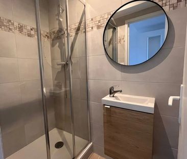 Location Appartement 5 pièces 92m² TOULON 83000 - Photo 6