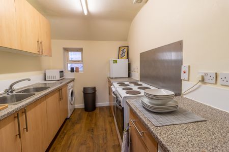 7 Bed Student Accommodation - Photo 3