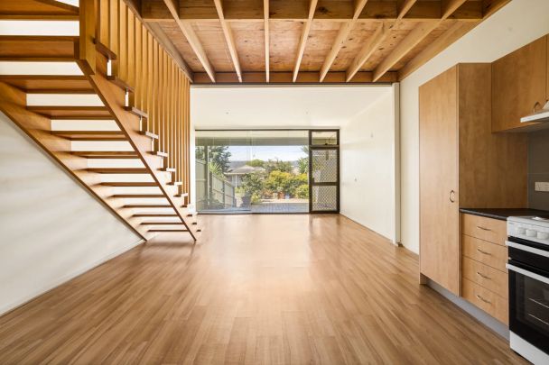 Tidy 2-Bedroom Coastal Unit for Rent – Rosebud - Photo 1