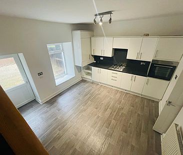 £875 PCM, Spacious Three Bedroom House with Large Enclosed Garden i... - Photo 2