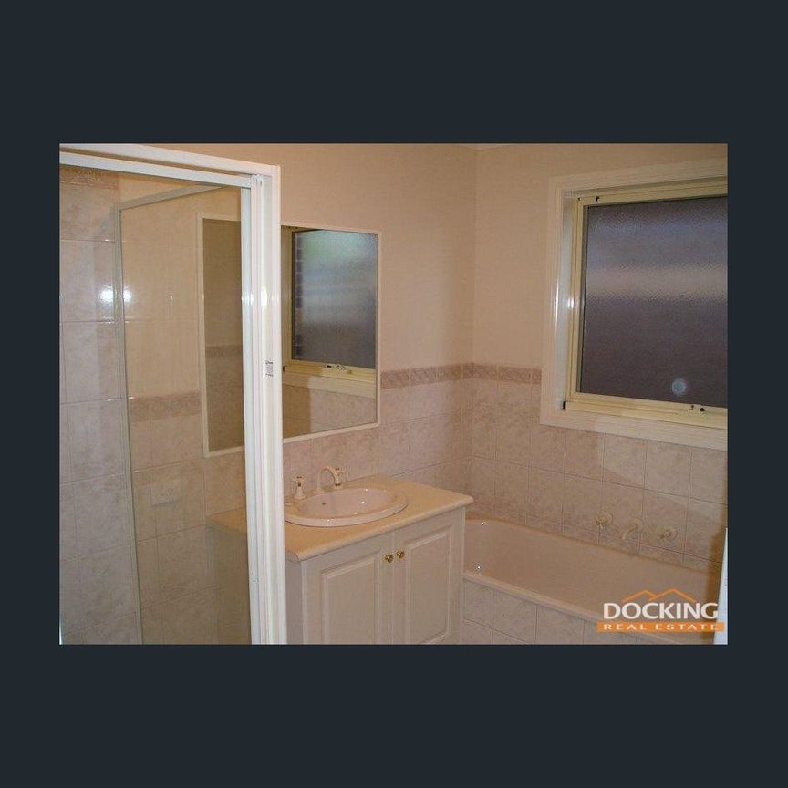 Modern, Bright & Ideally Located Villa Unit - Photo 1