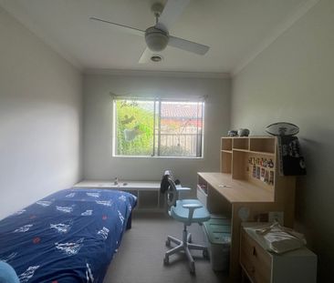 SPACIOUS FOUR BEDROOM HOME! - Photo 5