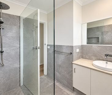 THOUGHTFULLY RENOVATED, IN PRIME HIGHTON POSITION - Photo 3