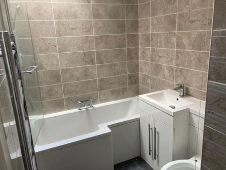 LAINDON, BASILDON - Photo 5