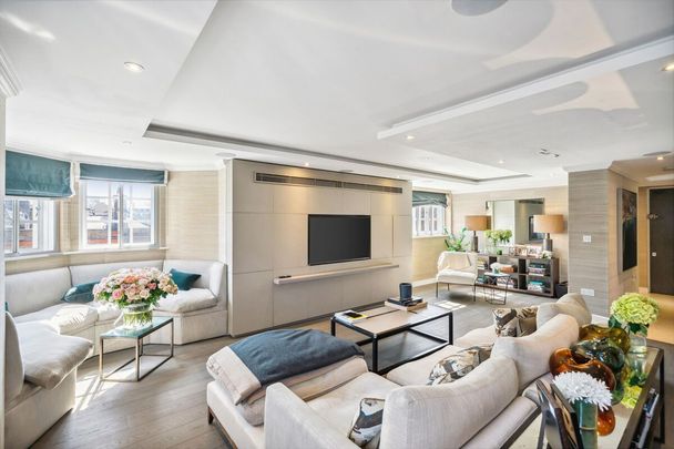 A three bedroom penthouse apartment available to rent in Marylebone W1 - Photo 1