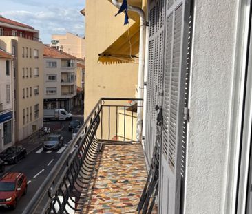 3 pièces, à louer à l'année centre-ville Saint Raphael - Photo 4