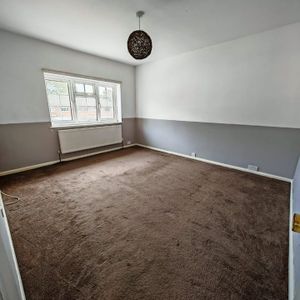 3 Bed End Terrace, Harrow Court, RG1 - Photo 2