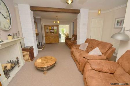 3 bedroom property to rent in Great Yarmouth - Photo 5