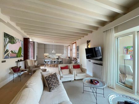 Lujoso apartamento amueblado, 2 dormitorios, terraza, parking, ascensor Casco Antiguo, Palma. - Photo 5