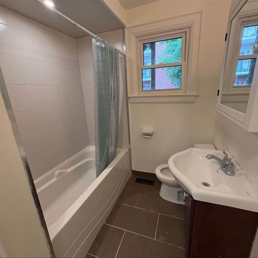 For Lease - 4287 Queen (Main Unit ) Street, Lincoln, Ontario - Photo 1